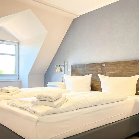 Baltischer Hof 52 *