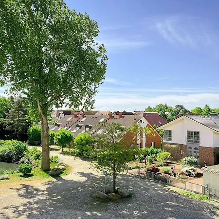 Baltischer Hof 52 *
